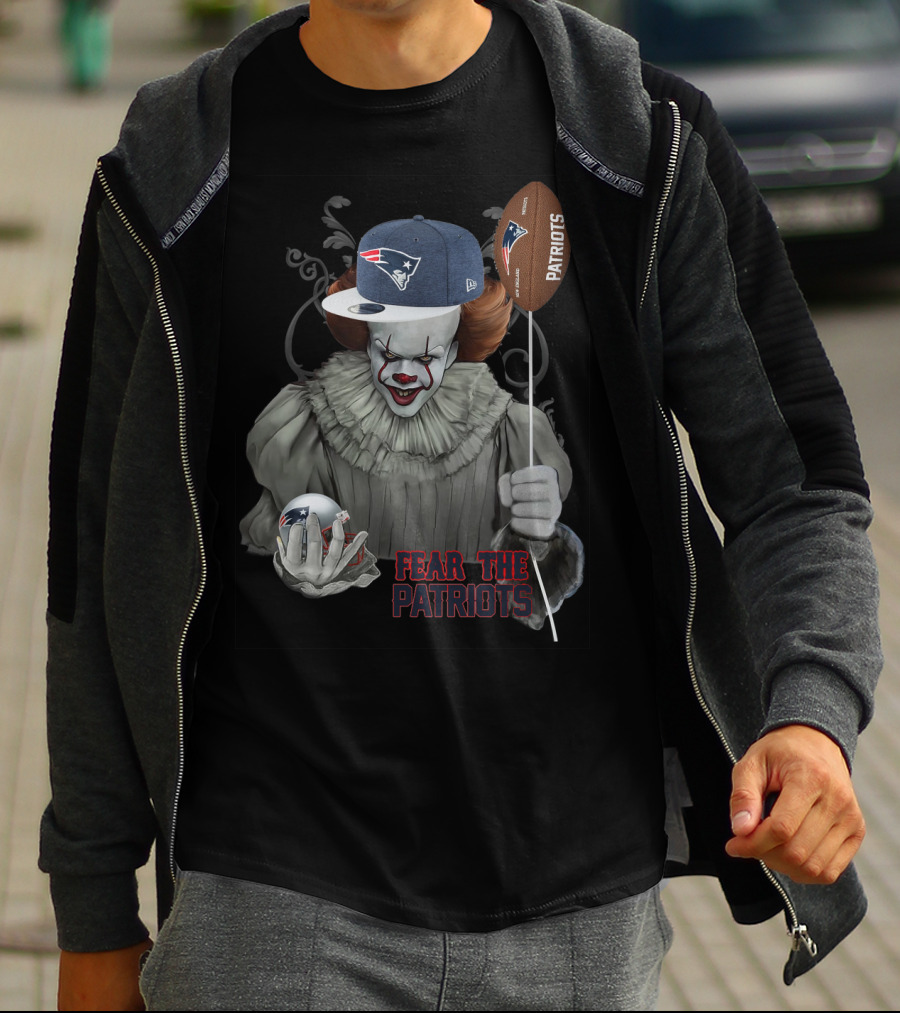 Pennywise Holding New England Patriots Football And Cap Fear The Patriots T-Shirt