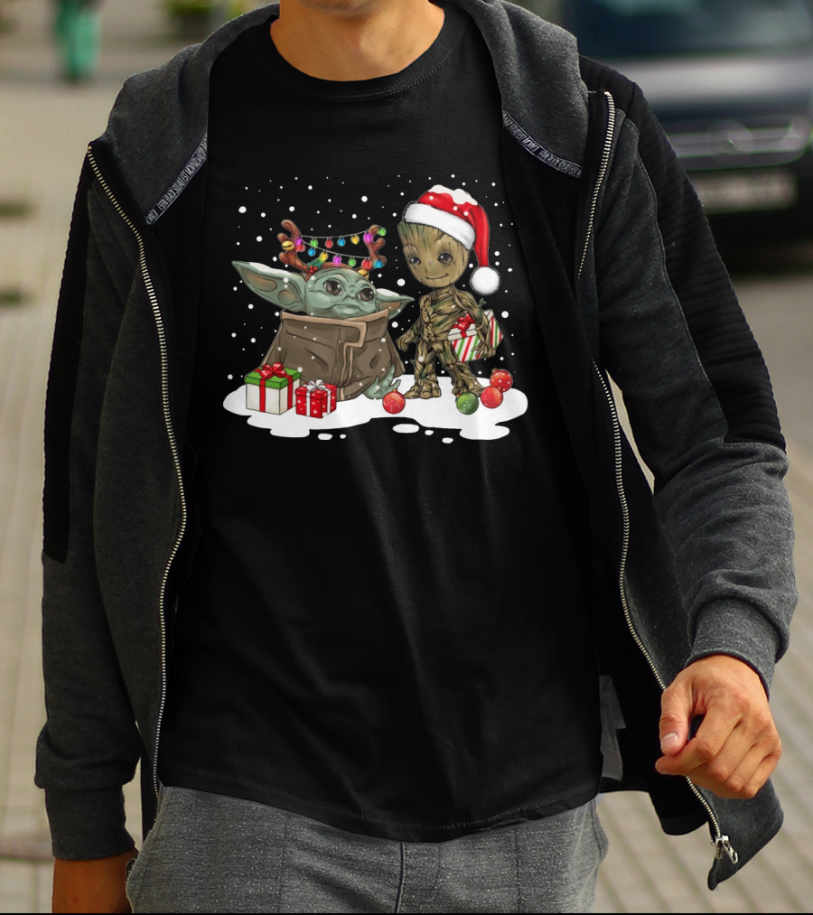 Baby Groot And Baby Yoda Christmas Santa Hat Gift Exchange T-Shirt