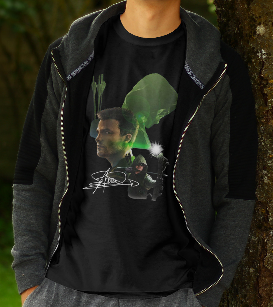 STEPHEN AMELL GREEN ARROW SIGNED HOODED ARCHER IMAGE T-Shirt