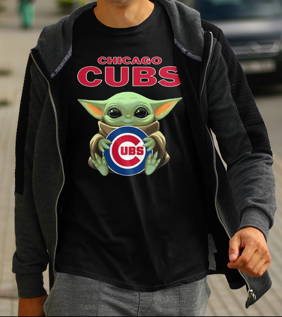 Baby Yoda Chicago Cubs Cubs Hug T-Shirt