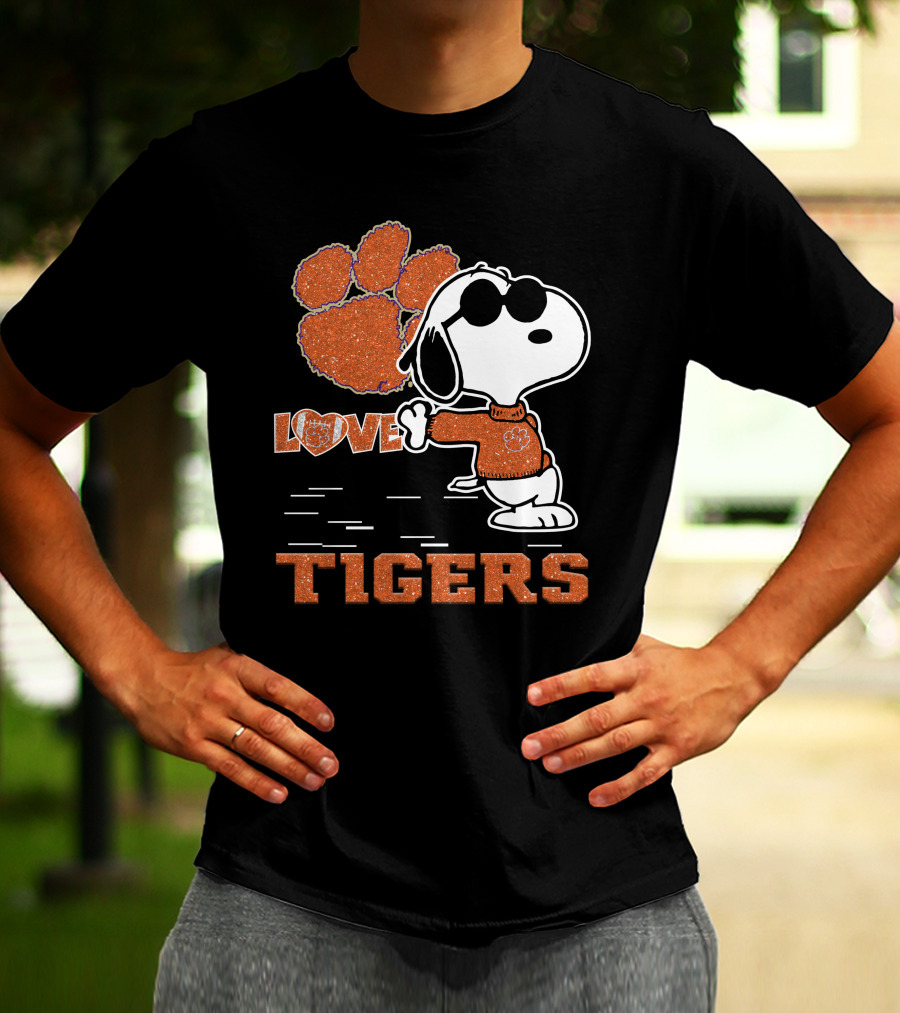 Snoopy Love Clemson Tigers Paw Prints T-Shirt