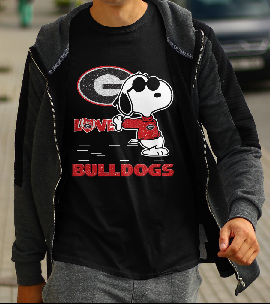 Snoopy Love Georgia Bulldogs Football T-Shirt