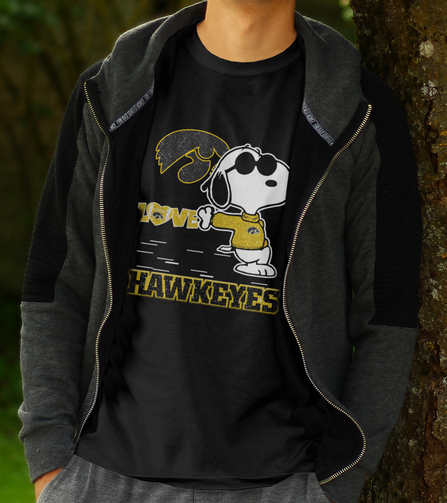 Snoopy Love Iowa Hawkeyes Football Fans Peanuts Ncaa T-Shirt