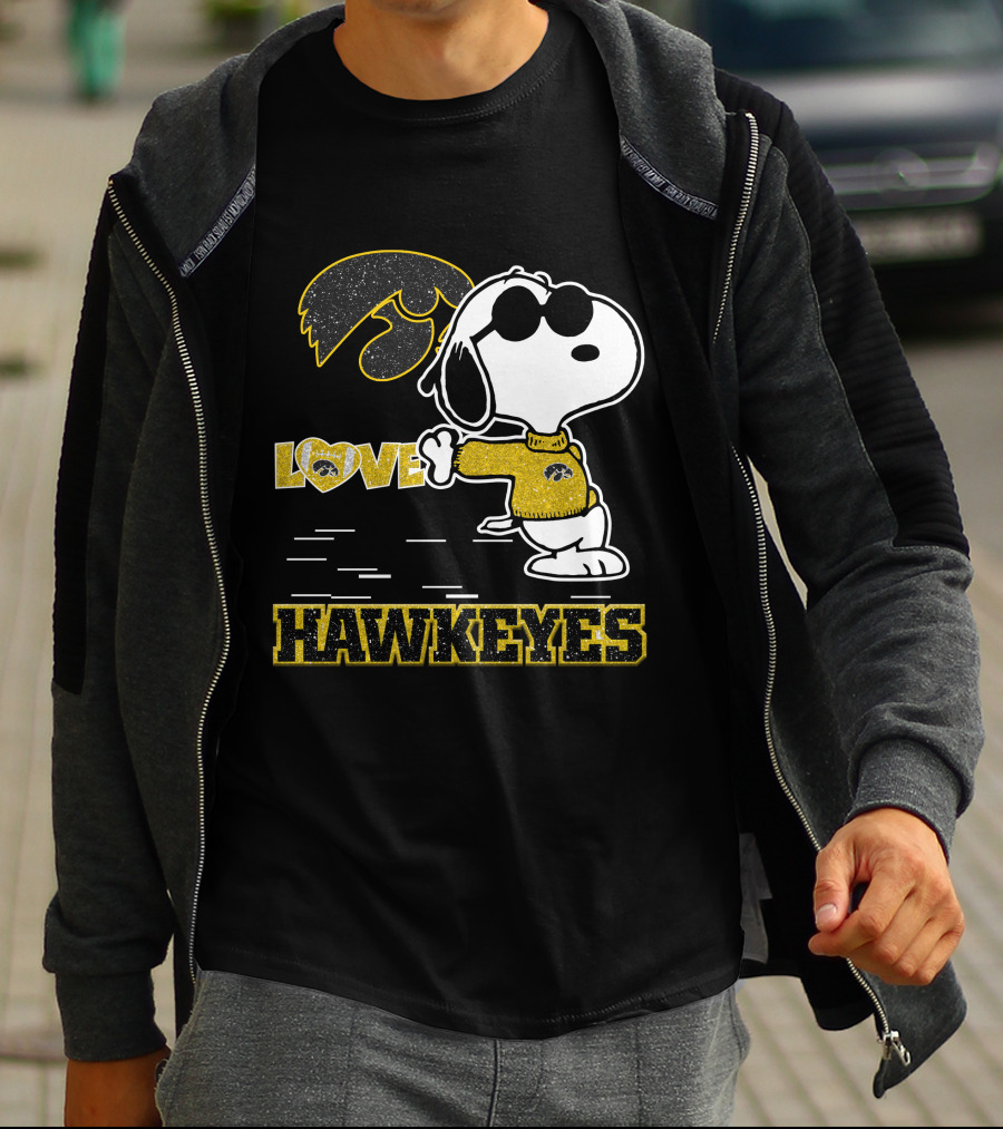 Snoopy Love Iowa Hawkeyes Football Fans Peanuts Ncaa T-Shirt