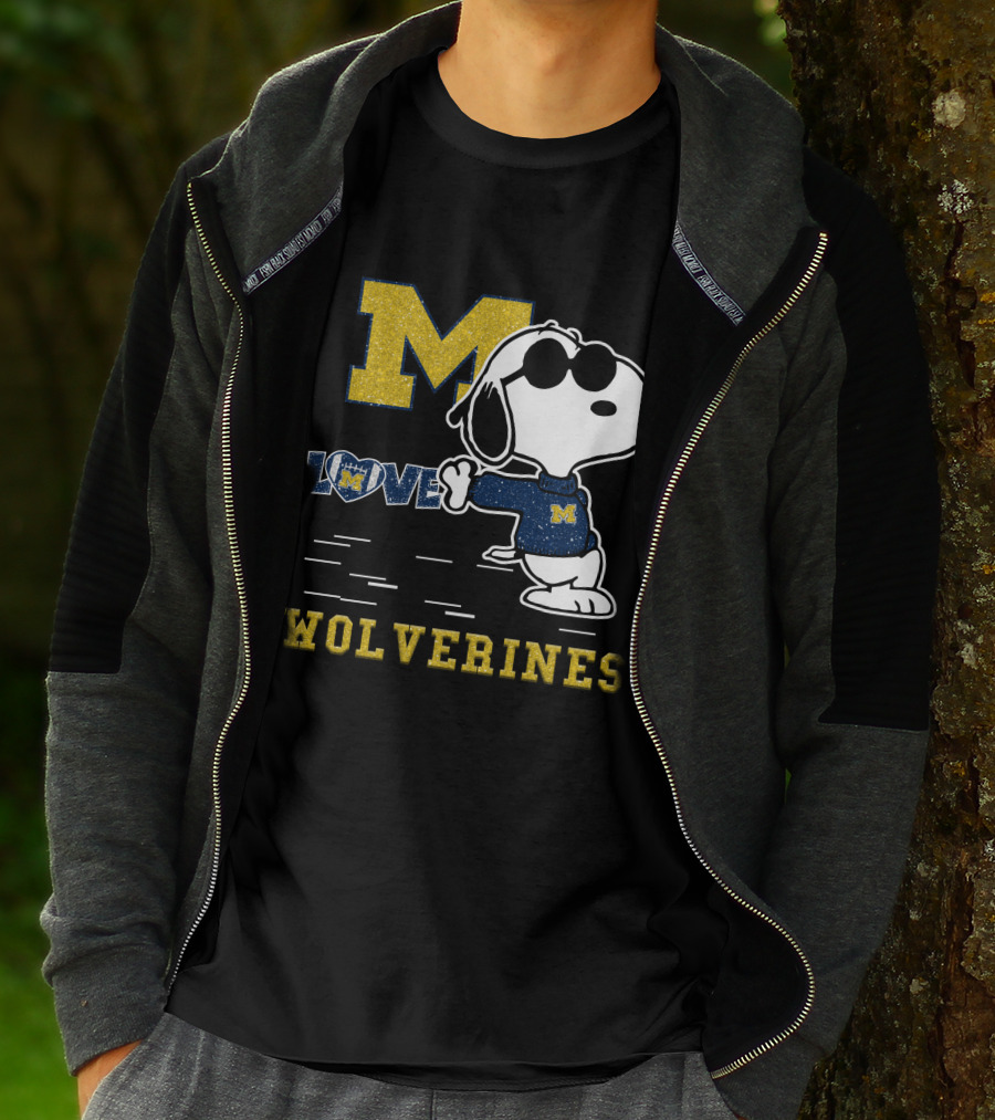 M Snoopy Love Wolverines T-Shirt