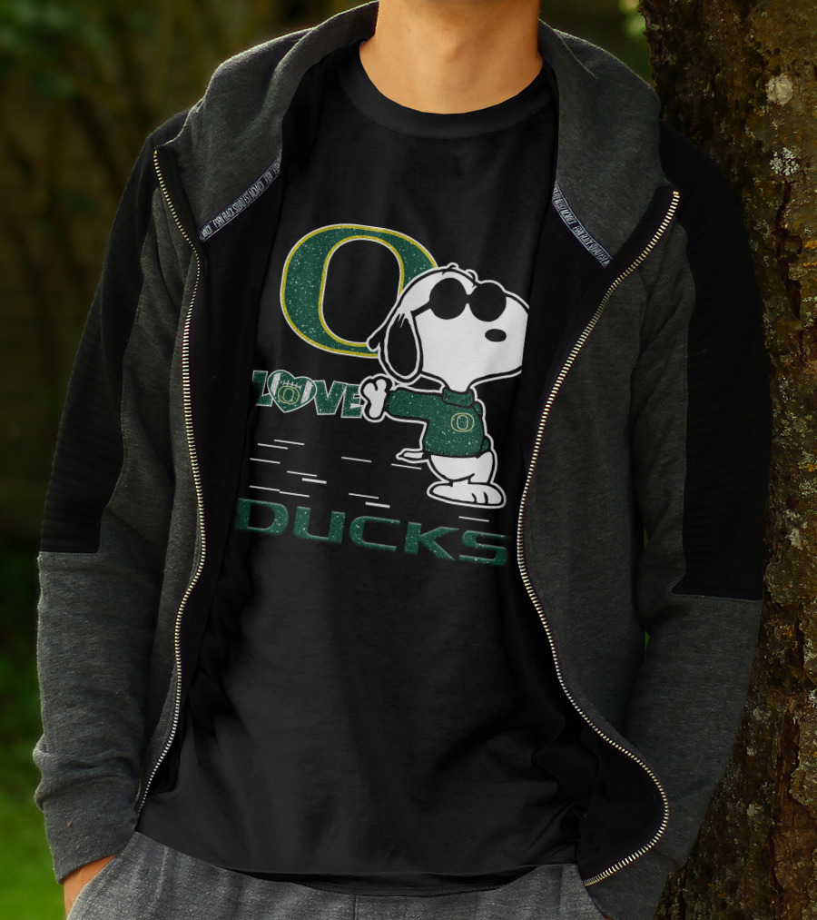 Snoopy Love Oregon Ducks Fan With Glitter Green O T-Shirt