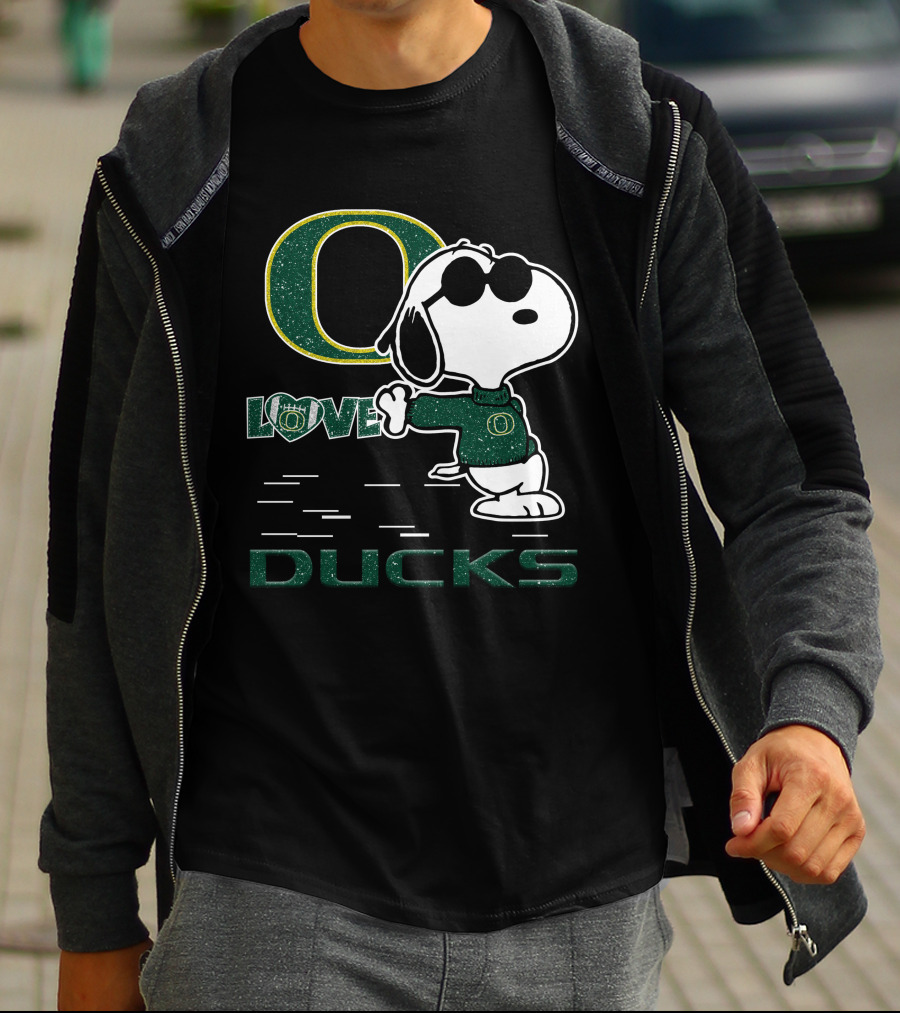 Snoopy Love Oregon Ducks Fan With Glitter Green O T-Shirt