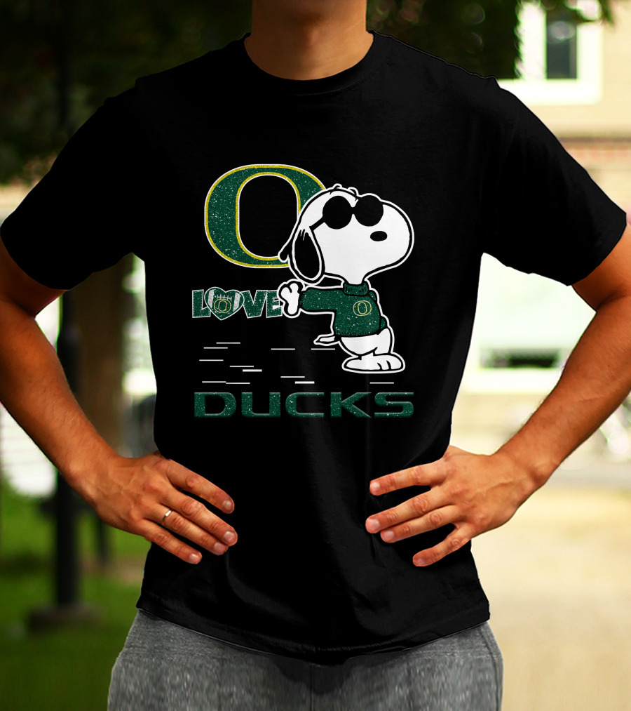 Snoopy Love Oregon Ducks Fan With Glitter Green O T-Shirt