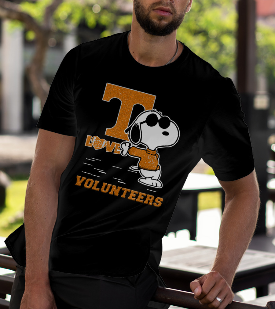 Snoopy T Love Volunteers Tennessee T-Shirt