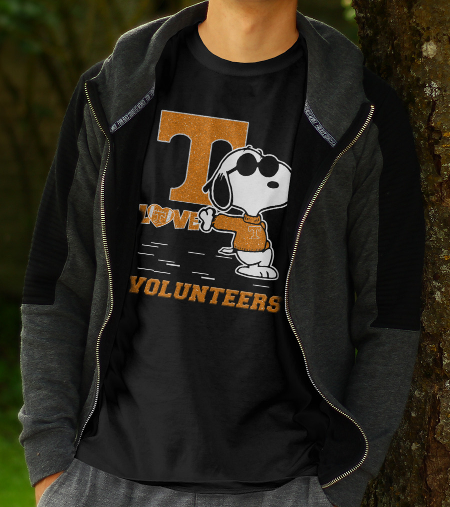 Snoopy T Love Volunteers Tennessee T-Shirt