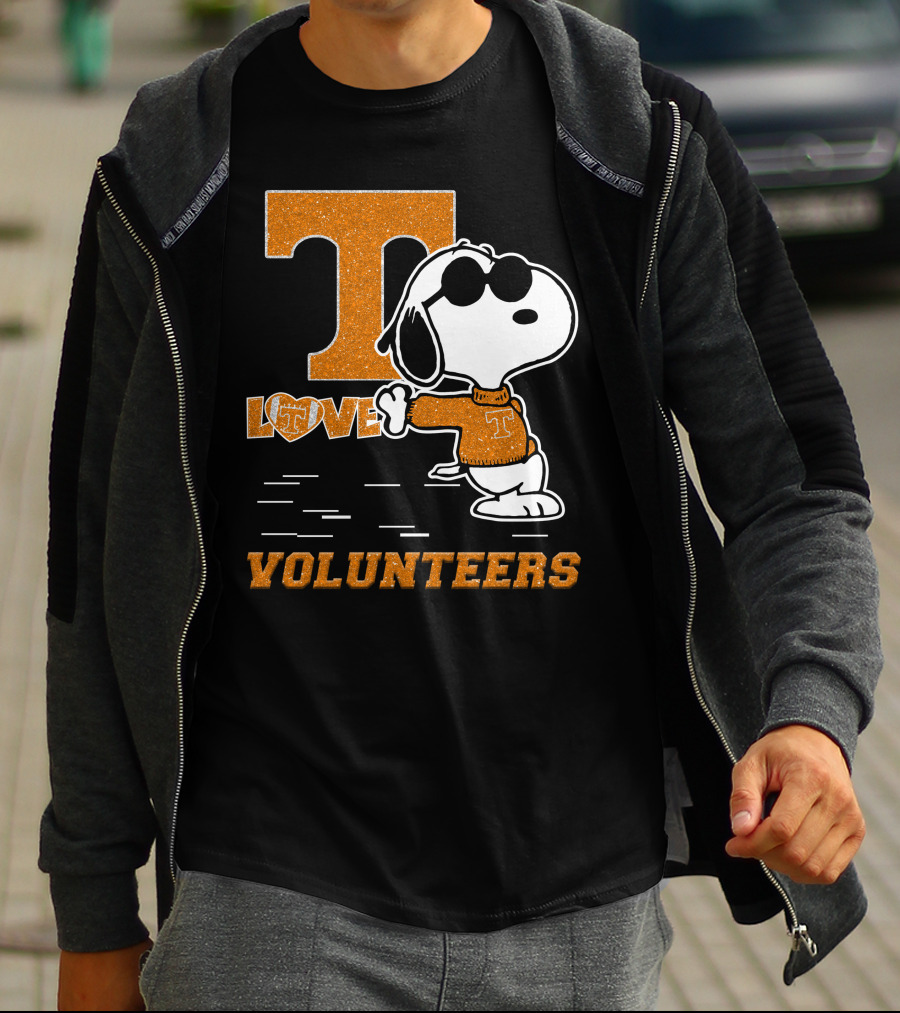 Snoopy T Love Volunteers Tennessee T-Shirt