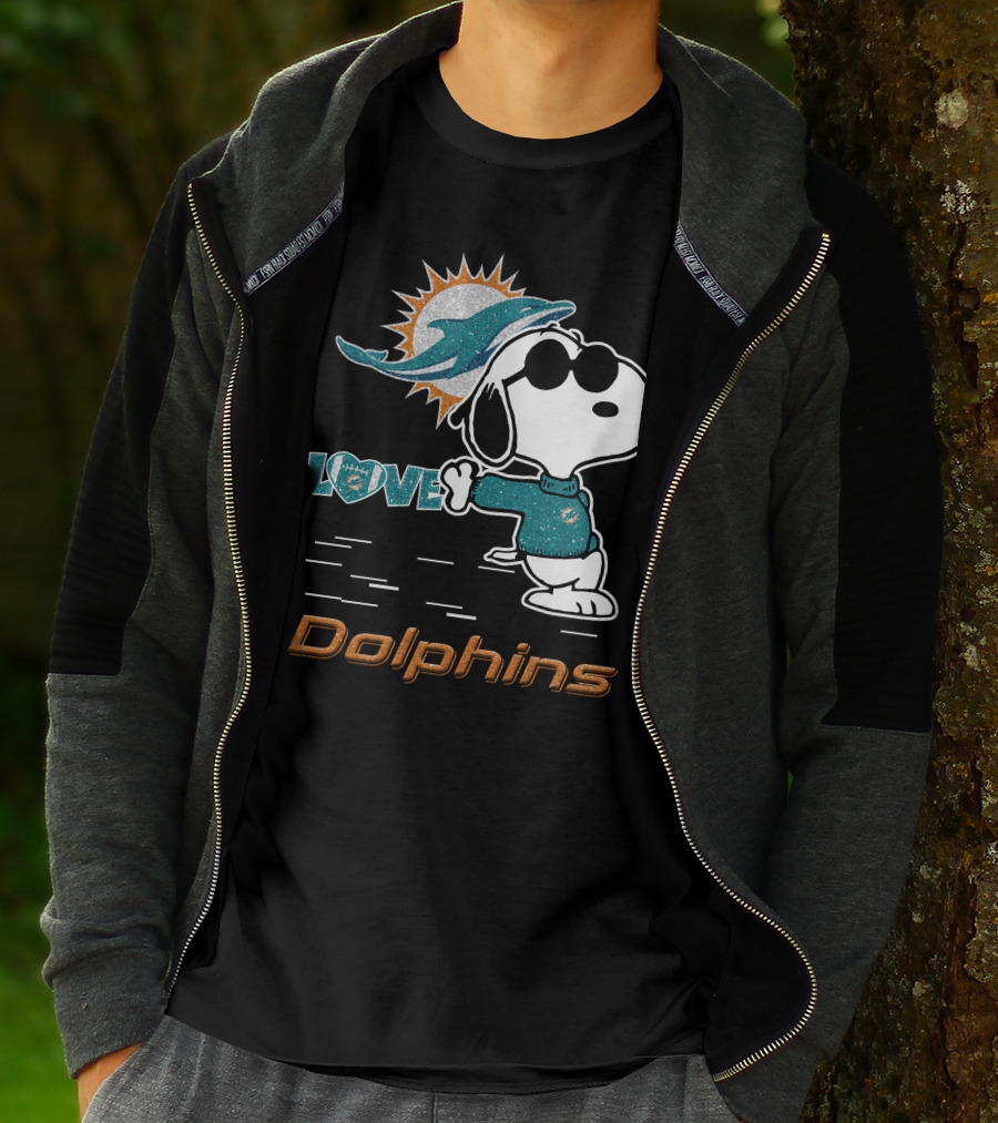Snoopy Love Miami Dolphins Football Fan Graphics T-Shirt
