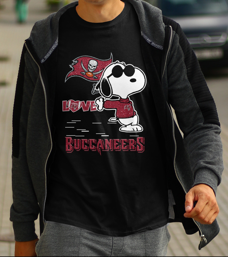 Snoopy Buccaneers Love Tampa Bay Football T-Shirt
