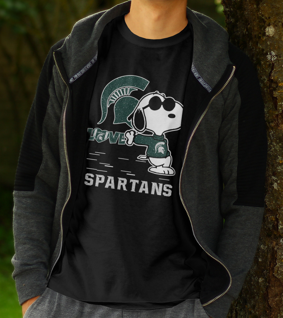 Snoopy Love Michigan State Spartans Emblem With Cool Pose T-Shirt