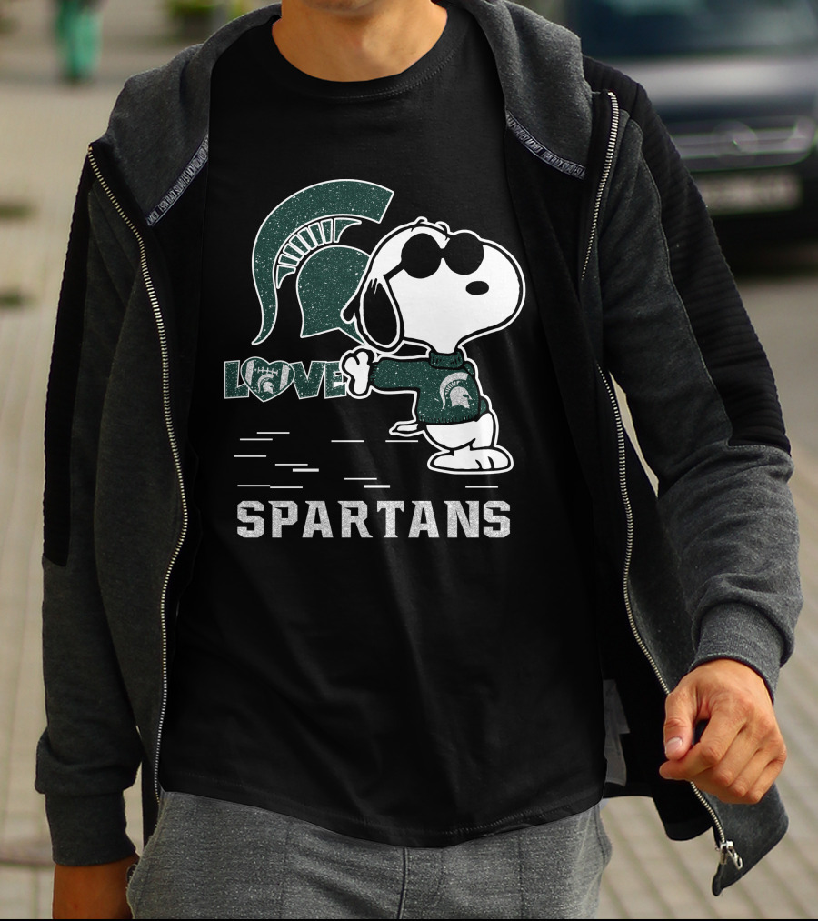 Snoopy Love Michigan State Spartans Emblem With Cool Pose T-Shirt