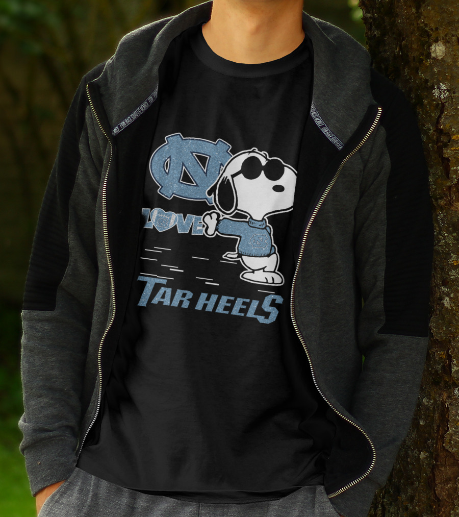 Snoopy Love North Carolina Tar Heels Peanuts Fan T-Shirt