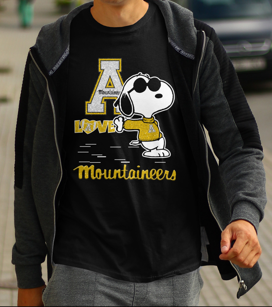 Snoopy A Mountaineers Love Appalachian State Mountaineers T-Shirt