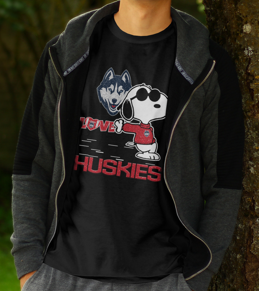Snoopy Love Huskies UConn T-Shirt