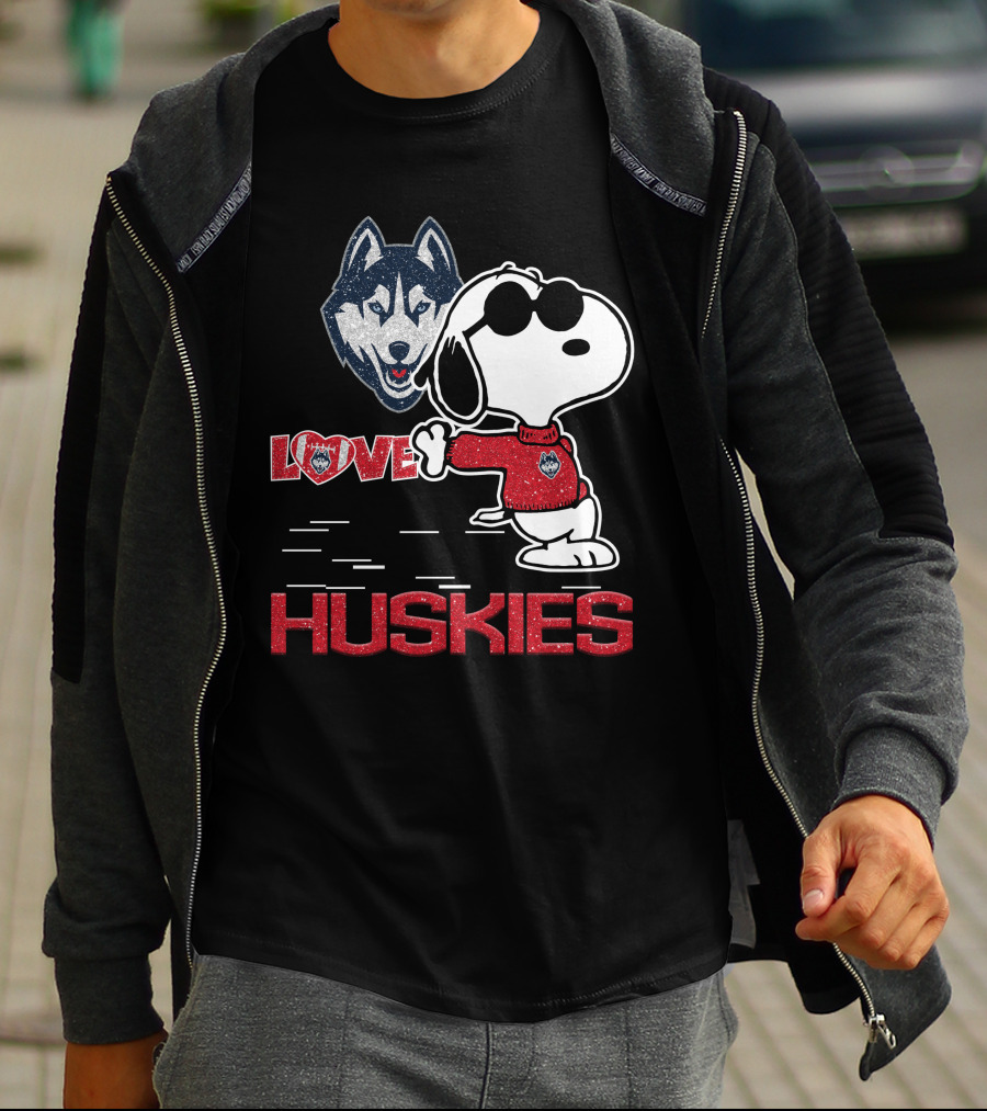 Snoopy Love Huskies UConn T-Shirt