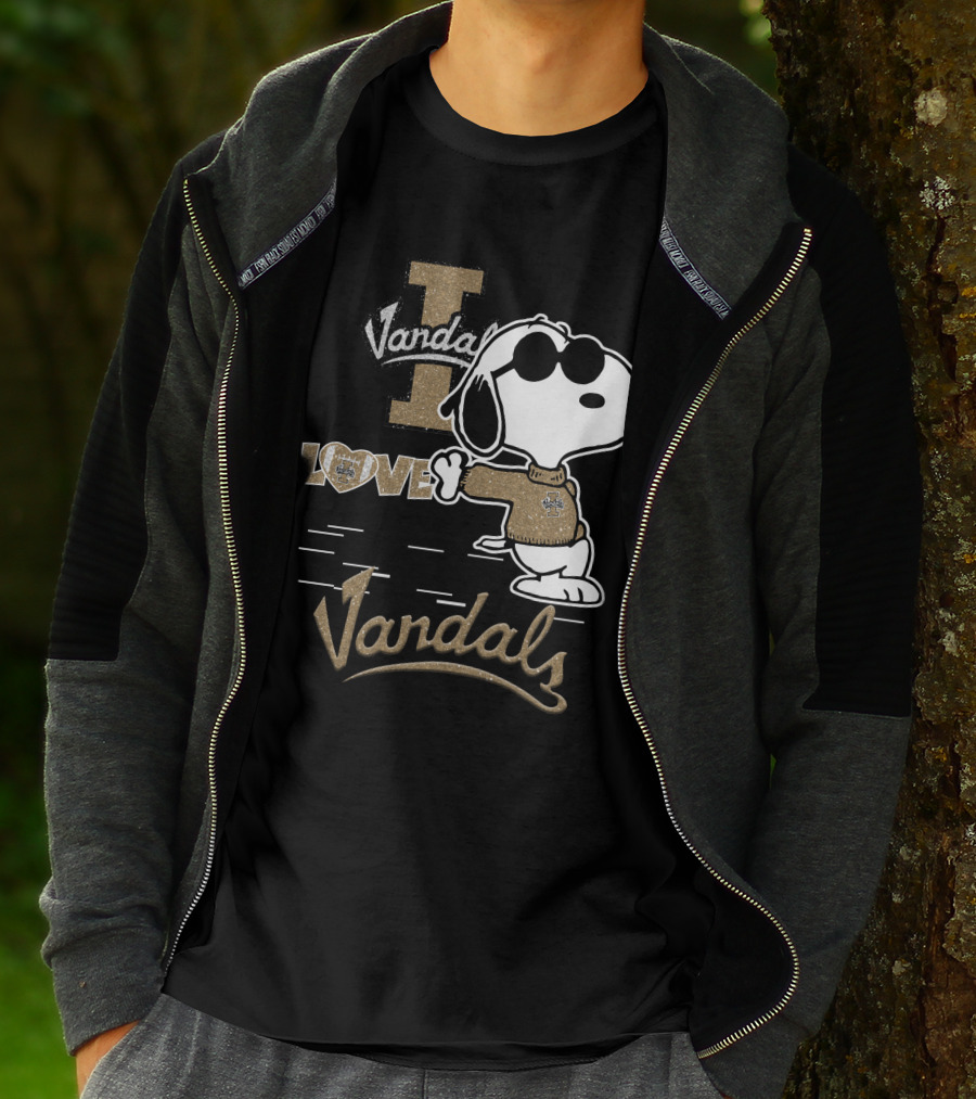 Snoopy Vandals Love Idaho Vandals T-Shirt