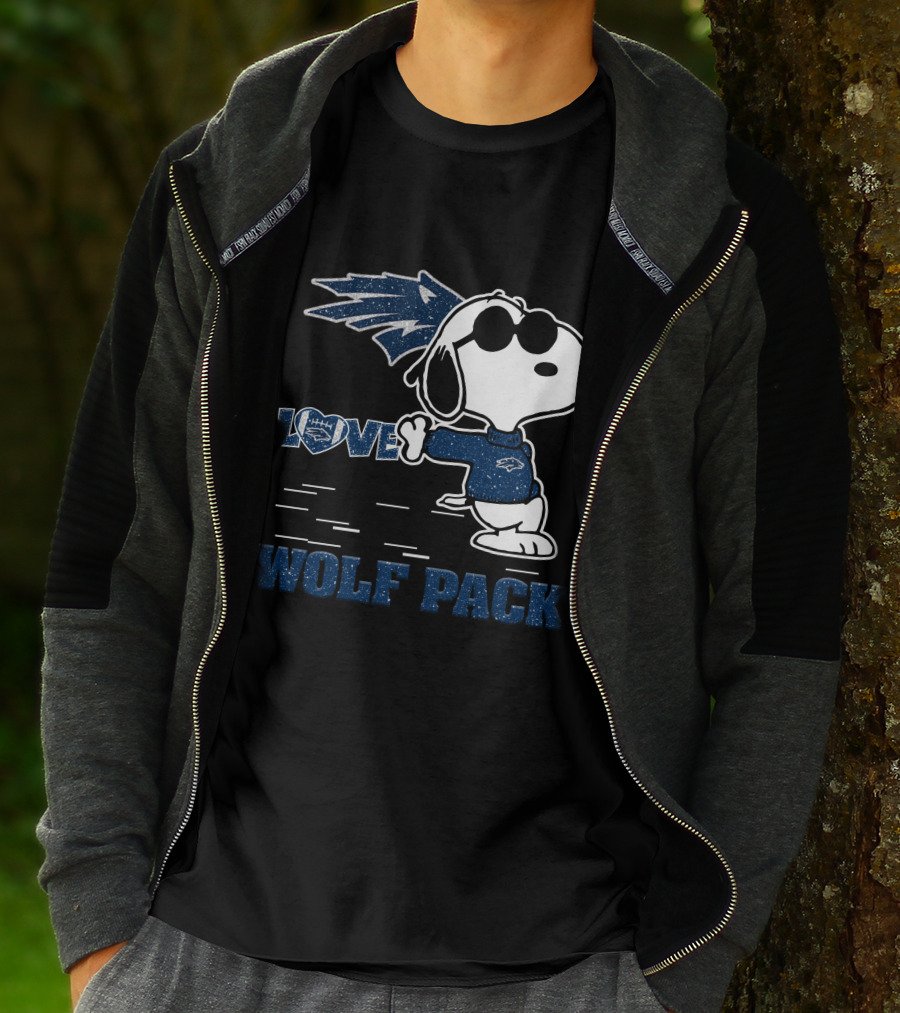 Snoopy Love Nevada Wolf Pack Football T-Shirt