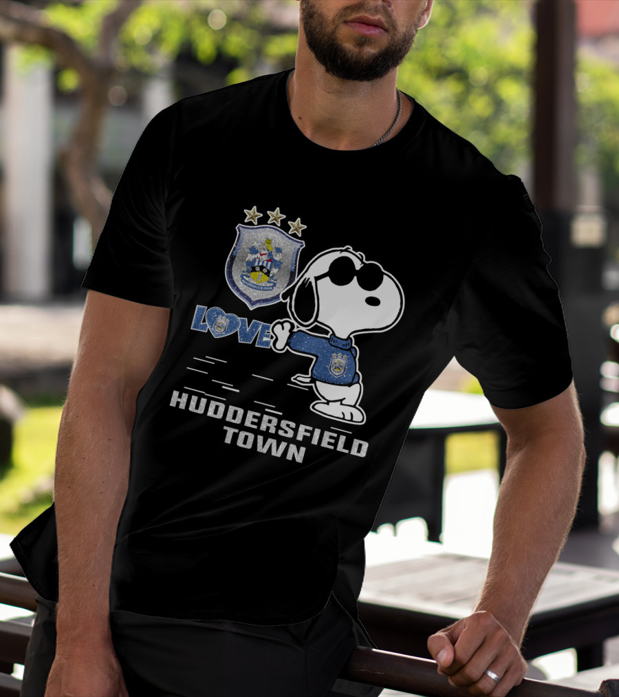 Snoopy Love Huddersfield Town Crest With Stars T-Shirt