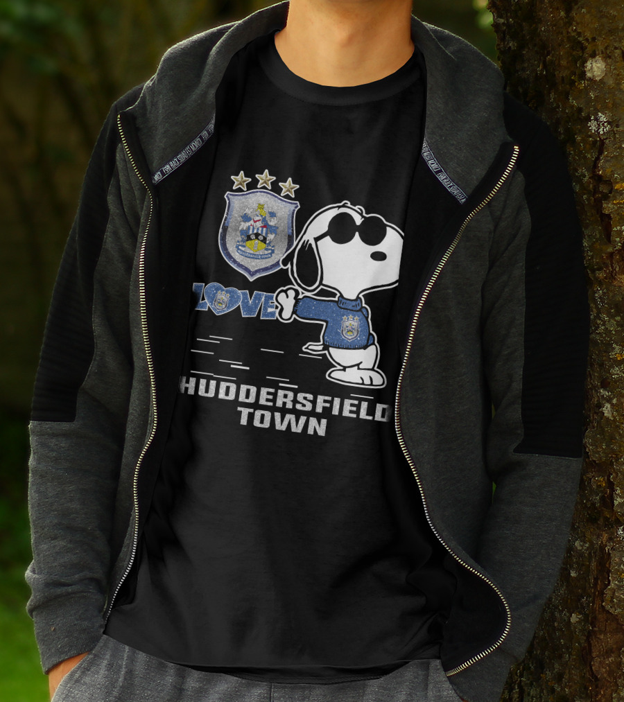 Snoopy Love Huddersfield Town Crest With Stars T-Shirt