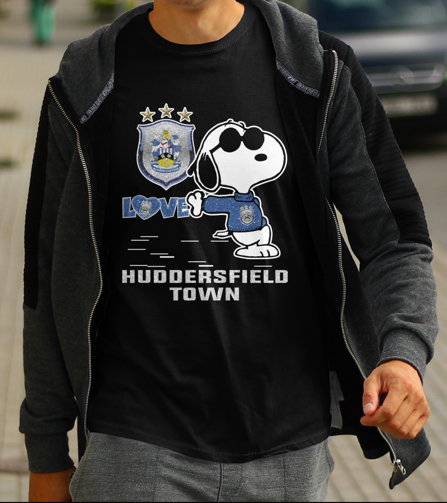 Snoopy Love Huddersfield Town Crest With Stars T-Shirt