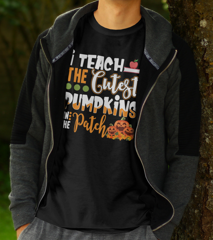 I Teach The Cutest Pumpkins In The Patch Halloween Teacher Text With Apple And Smiling Pumpkins T-Shirt
