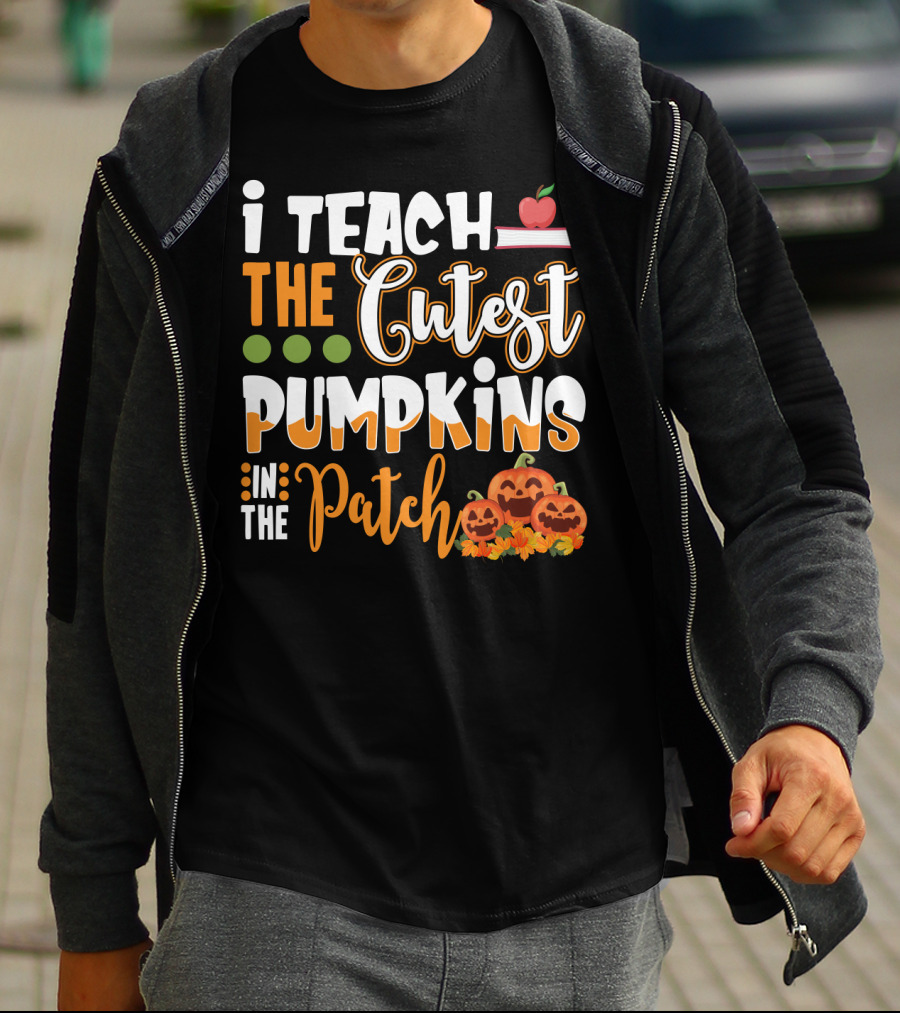 I Teach The Cutest Pumpkins In The Patch Halloween Teacher Text With Apple And Smiling Pumpkins T-Shirt