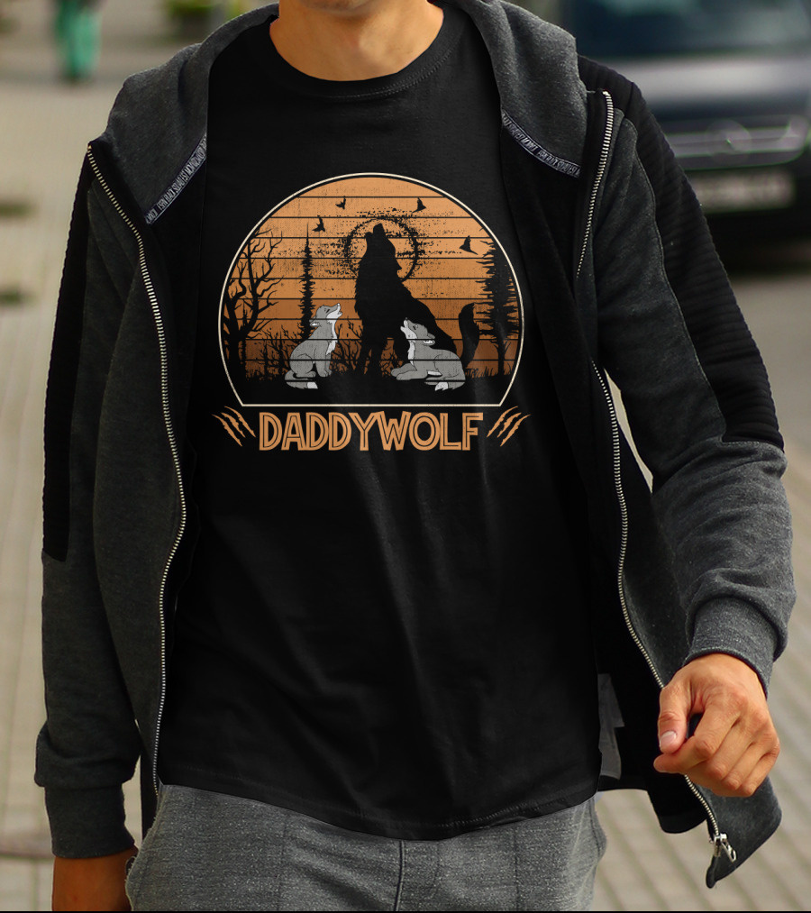 Daddy Wolf Howling At Sunset With Cubs And Vintage T-Shirt