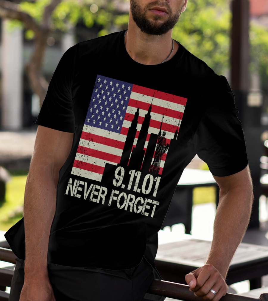 Vintage American Flag 9.11.01 Never Forget Statue Of Liberty And Twin Towers T-Shirt