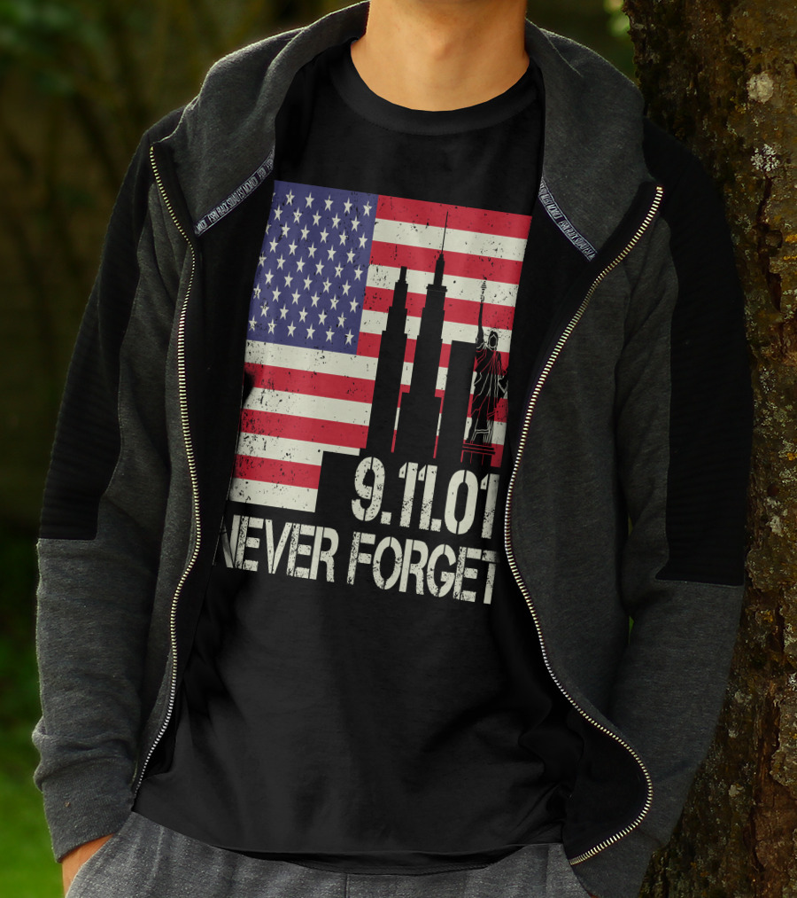 Vintage American Flag 9.11.01 Never Forget Statue Of Liberty And Twin Towers T-Shirt