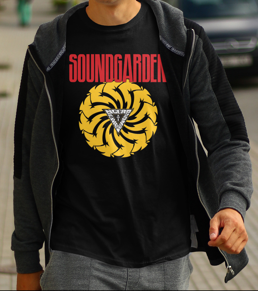 Soundgarden Badmotorfinger Yellow Spiral T-Shirt