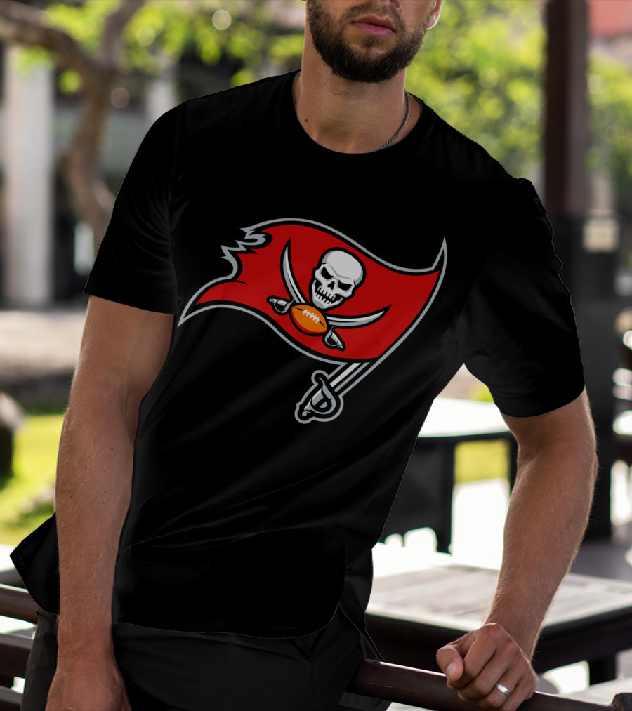 Tampa Bay Buccaneers Skull Flag Football Team T-Shirt