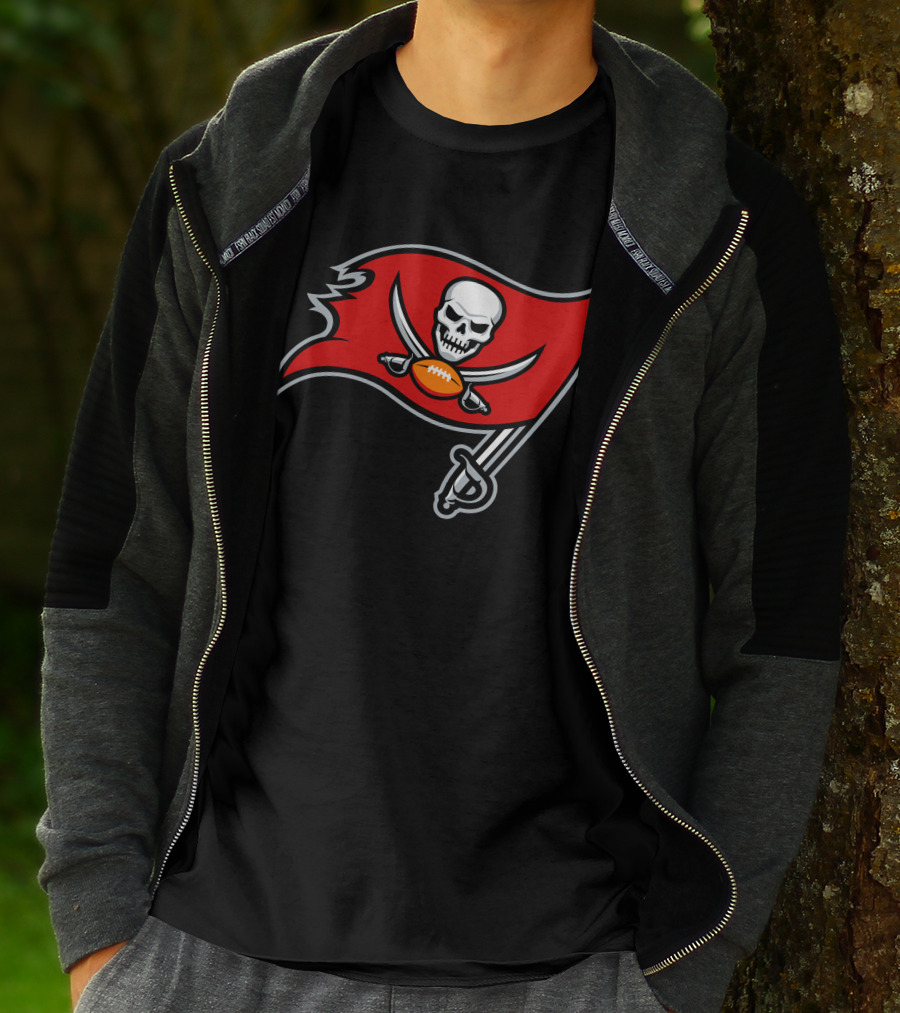 Tampa Bay Buccaneers Skull Flag Football Team T-Shirt