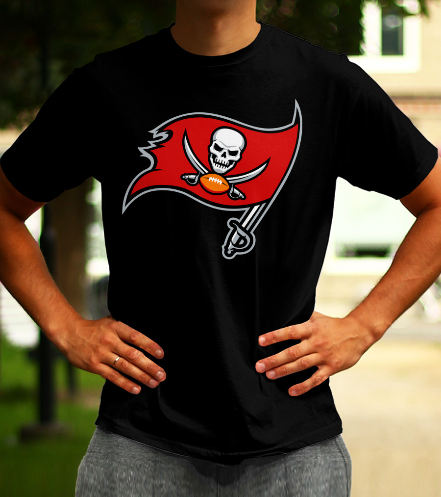 Tampa Bay Buccaneers Skull Flag Football Team T-Shirt