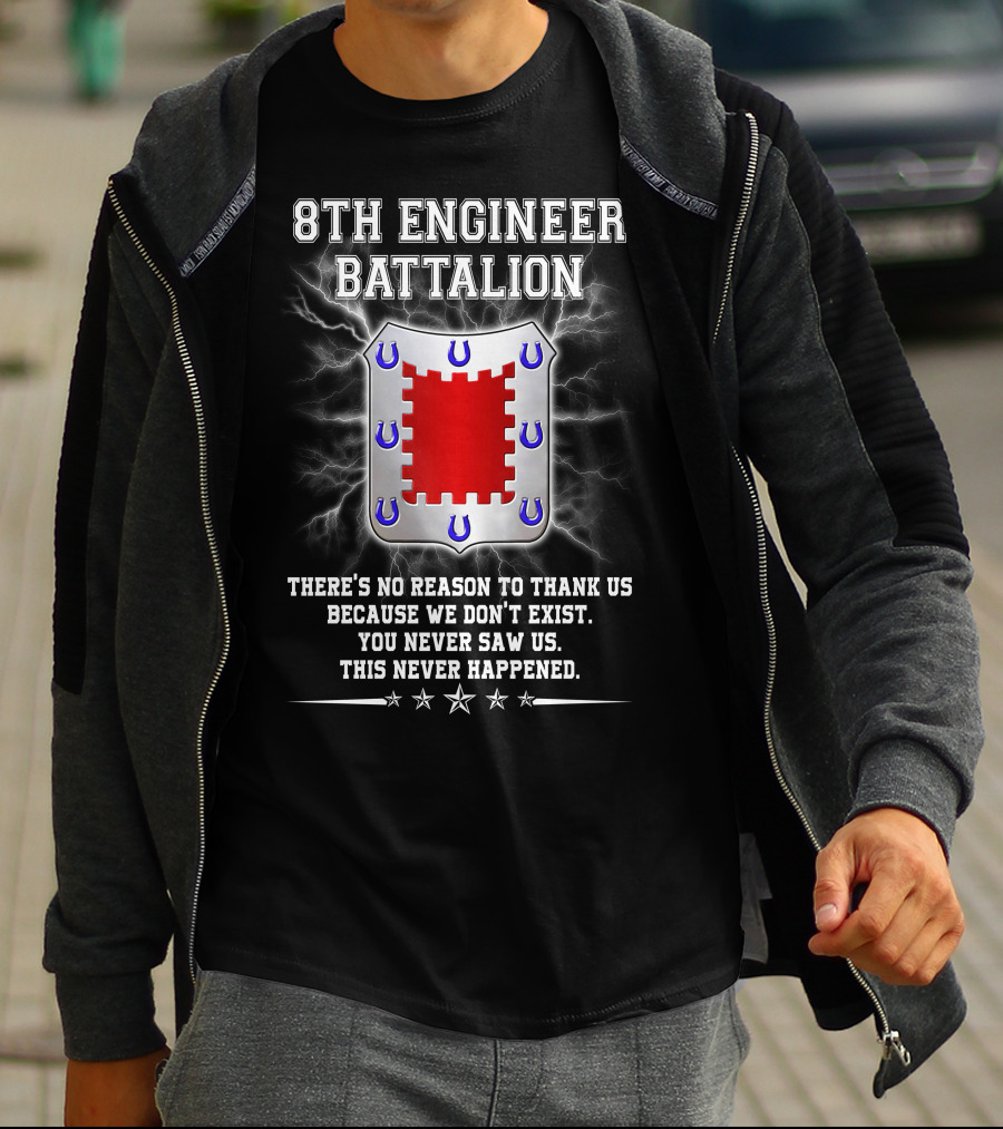 8Th Engineer Battalion Shield And Lightning With Invisible Warriors Motto T-Shirt