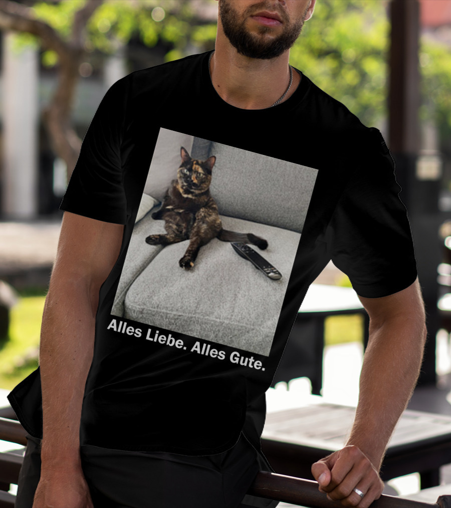 Alles Liebe Alles Gute Bay Berlin Merch Cat On Couch T-Shirt