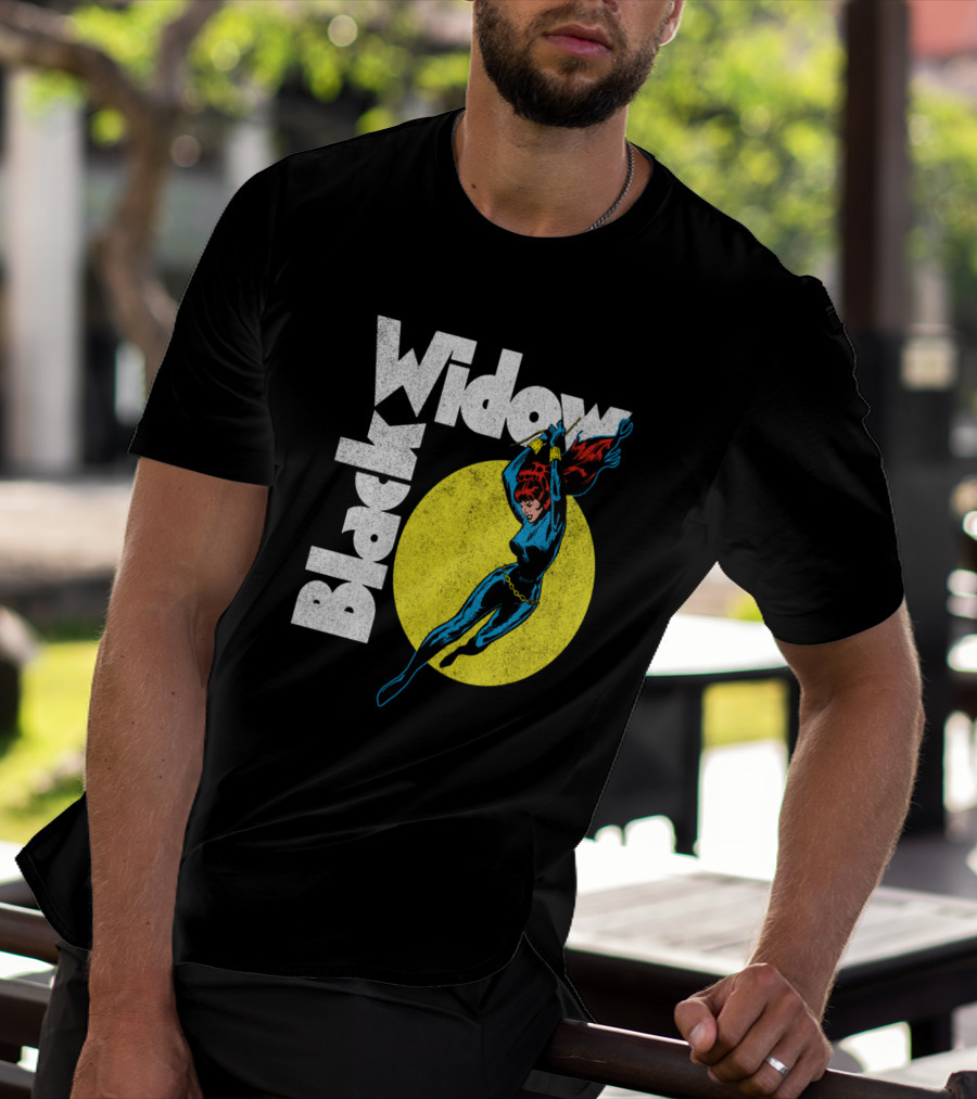 Black Widow Marvel Comic Circle Retro Heroic Pose T-Shirt