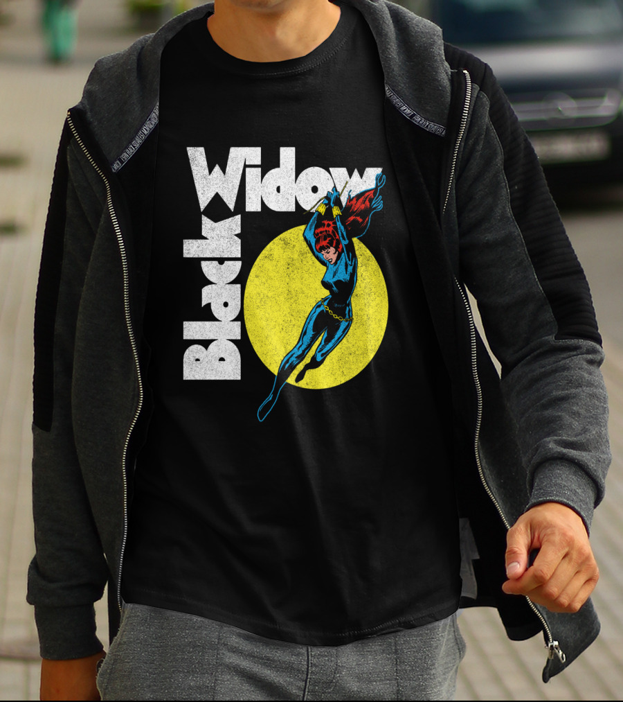 Black Widow Marvel Comic Circle Retro Heroic Pose T-Shirt
