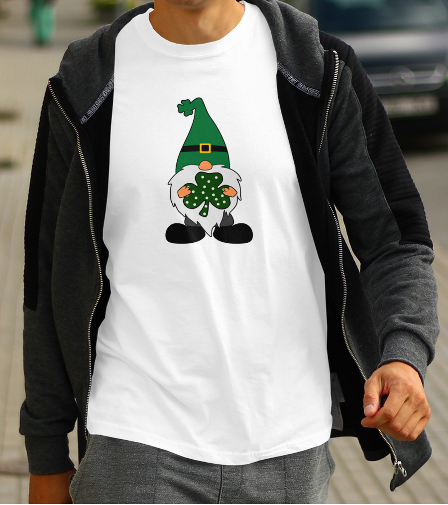 St Patricks Day Gnome With Shamrock In Green Hat T-Shirt