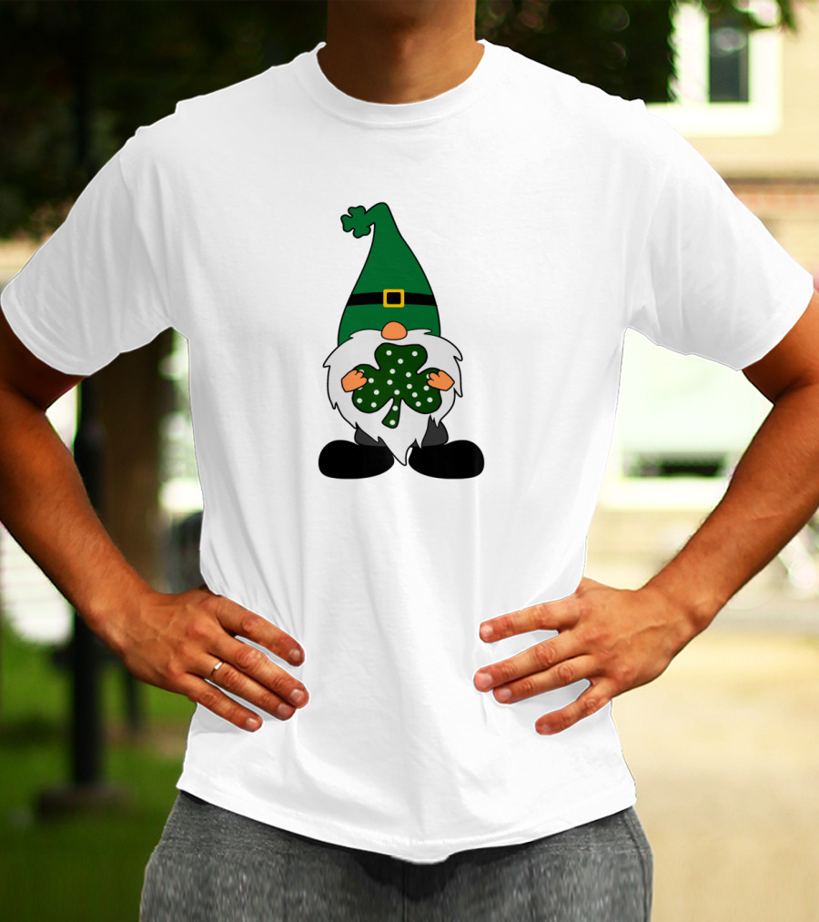 St Patricks Day Gnome With Shamrock In Green Hat T-Shirt