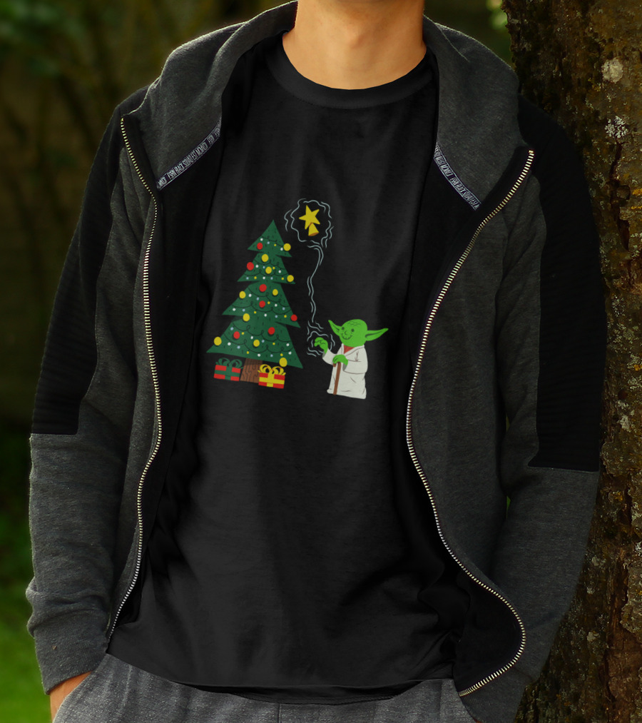 Star Wars Yoda Uses Force To Decorate Christmas Tree With Star T-Shirt