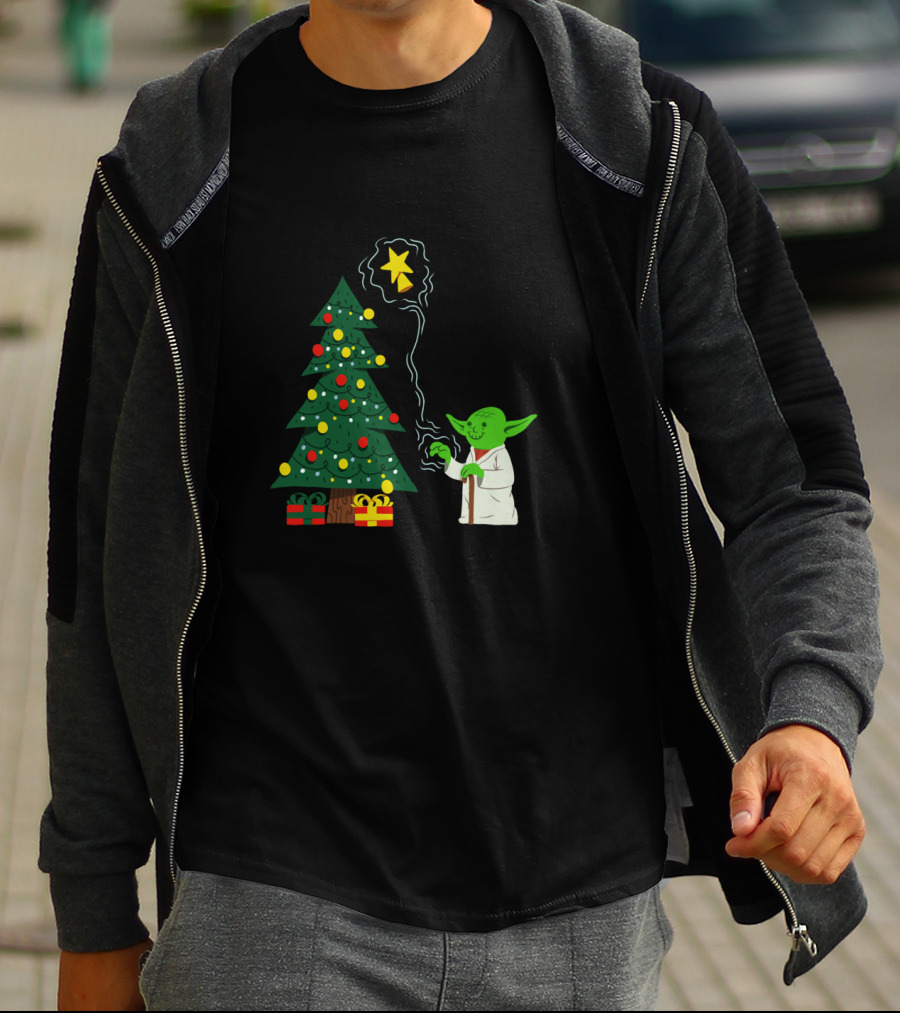Star Wars Yoda Uses Force To Decorate Christmas Tree With Star T-Shirt