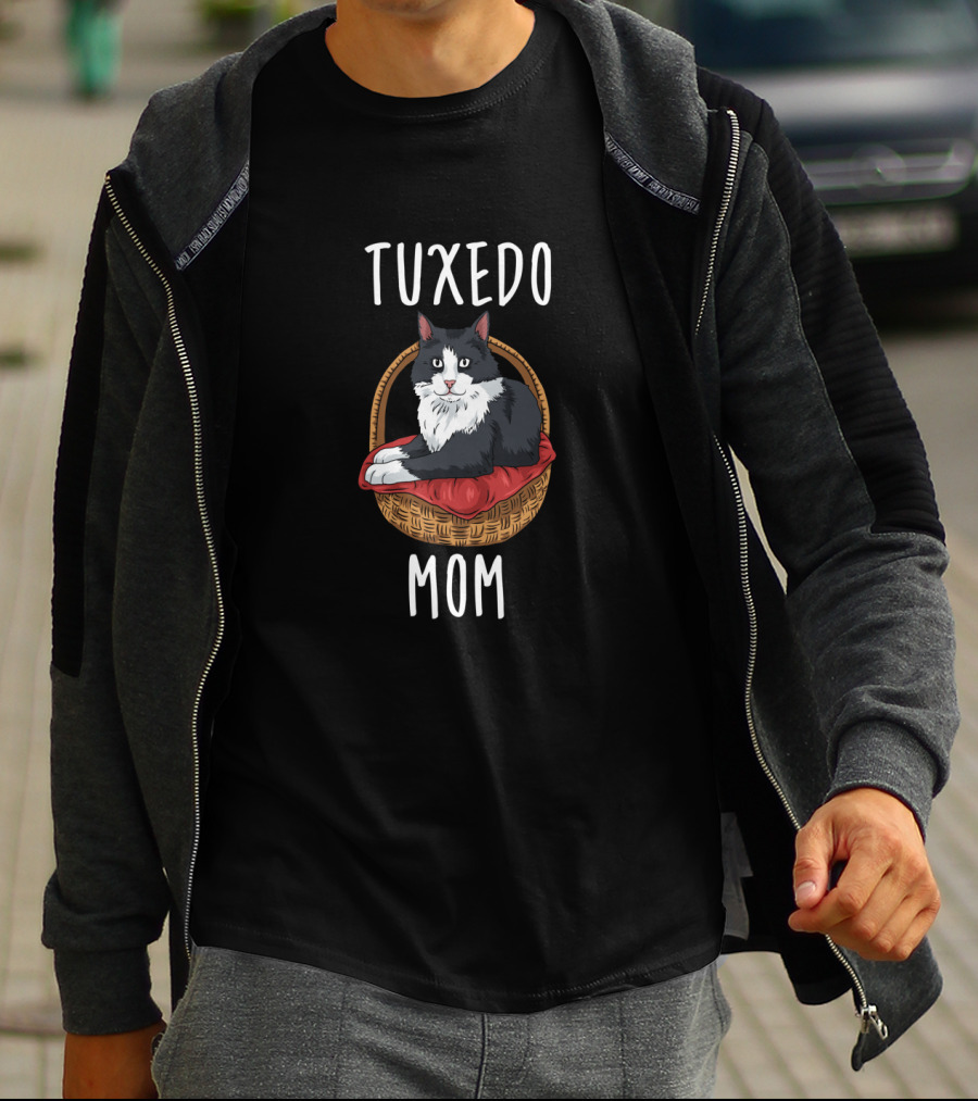 Tuxedo Cat Tuxedo Mom T-Shirt