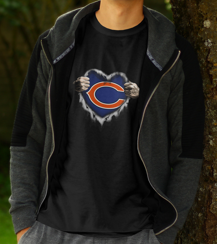 Chicago Bears Logo Ripped Heart Hands T-Shirt