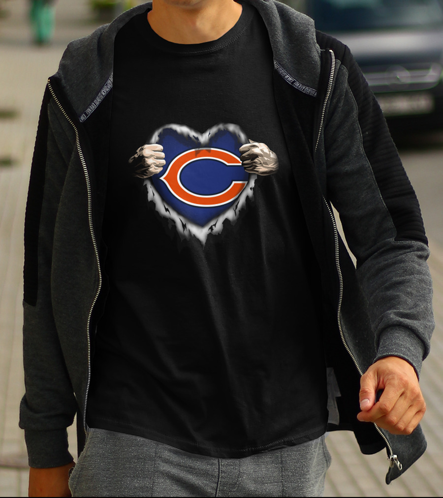 Chicago Bears Logo Ripped Heart Hands T-Shirt