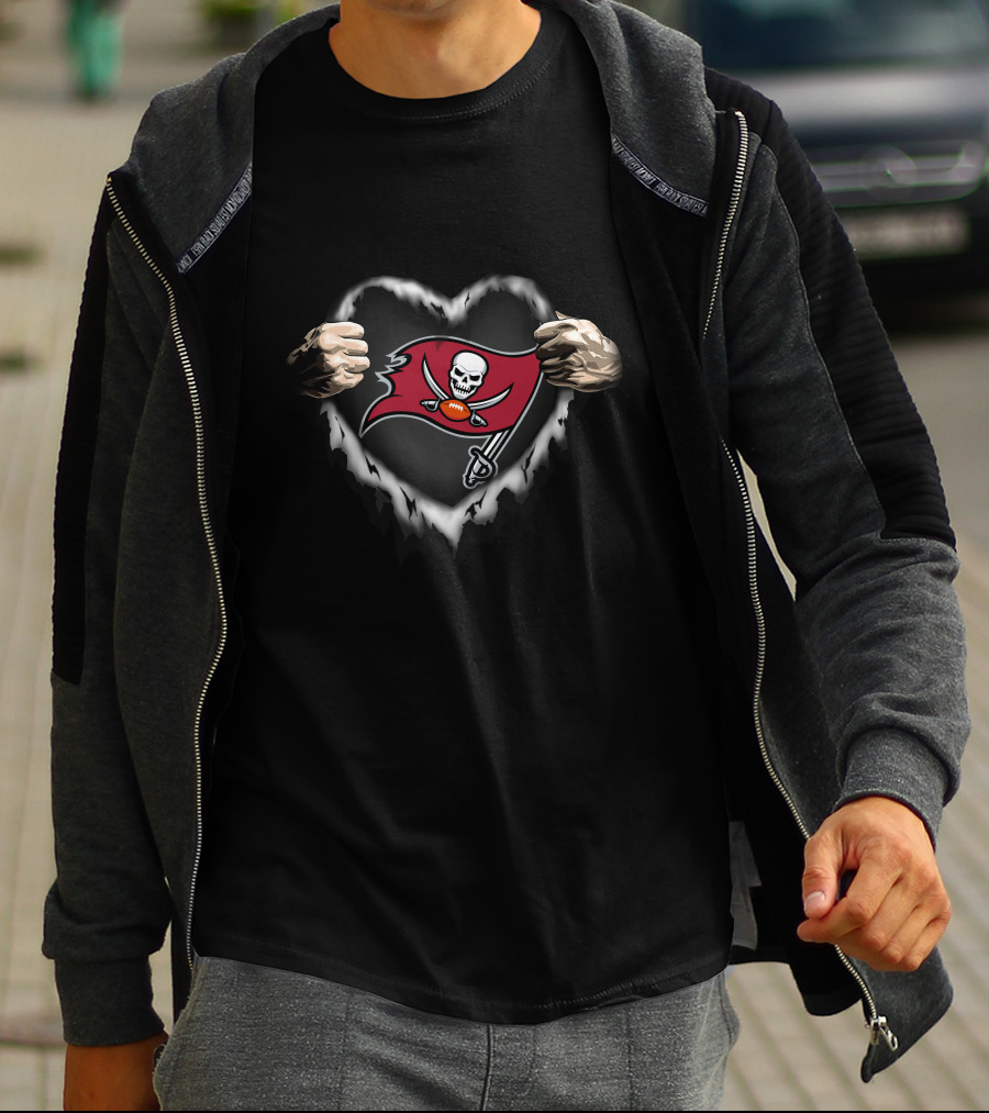 Tampa Bay Buccaneers Heart With Ripped Flag T-Shirt