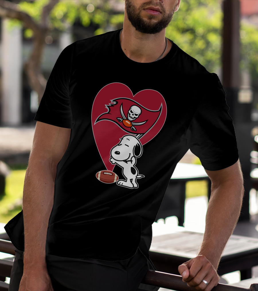 Tampa Bay Buccaneers Snoopy Heart Hug Football T-Shirt